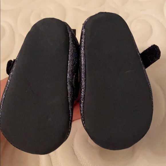 Carters infant sparkly shoe - Picture 4 of 7